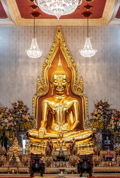 Statua Buddha All Interno Del Tempio Buddista Situato Accanto Tempio — Foto Stock