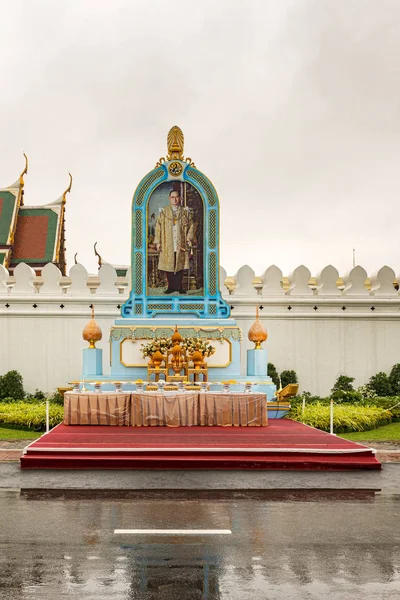 2017年12月27日 泰国国王纪念肖像在长城周围的大皇宫和笏垲寺建筑群 — 图库照片