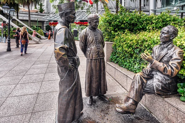 新加坡 2018年1月14日 在新加坡的富尔顿酒店旁边的新加坡河边漫步的河商 青铜雕塑 — 图库照片