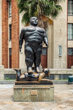 Medellin, Kolombiya, 24 Mart 2018: Medellin, Kolombiya Botero heykeller Meydanı'nda yer alan Botero heykeller. Doğup büyüdüğü şehre 23 heykeller Botero bağışladı, turistler tarafından en çok ziyaret edilen bir yerdir.