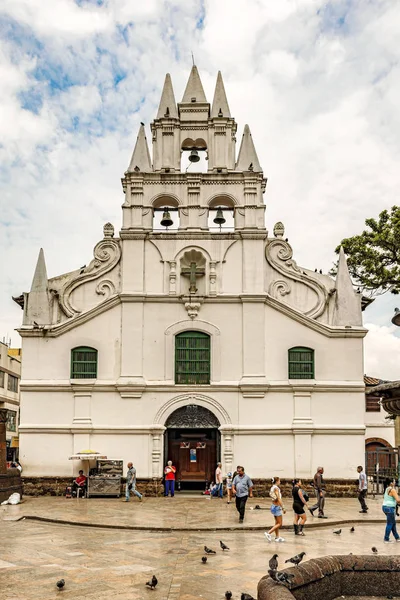 Medellin Kolumbie Března 2018 Místní Obyvatelé Turisté Walking Veracruz Církve — Stock fotografie