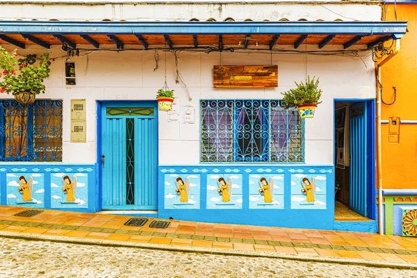 Guatape Colômbia Março 2018 Casas Coloniais Coloridas Uma Rua Guatape — Fotografia de Stock