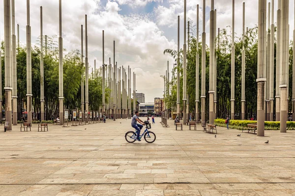 콜롬비아 2018 사람이 자전거 Cisneros 스퀘어 콜롬비아에서에서 공원에서 스톡 이미지