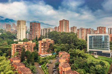 Panoramik Condominium apartmanlar seçkin bir bölgesi olan Medellin, El Poblado, Kolombiya denir..