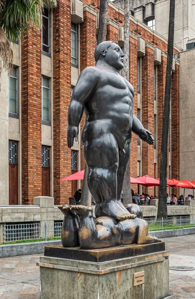 Medellin Colombia March 2018 Tourists Walking Botero Sculptures Located Botero — Stock Photo, Image