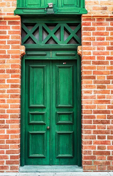 建築ディテール 入り口のドア コロンビア メデリンの美しいコロニアル ハウス — ストック写真