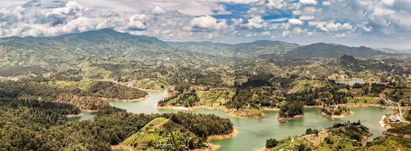 Widok Lotu Ptaka Guatape Penol Dam Jeziora Kolumbii Widziany Punktu — Zdjęcie stockowe