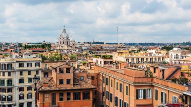 Roma şehir manzarası Piazza di Spagna 'daki merdivenlerden, Roma, İtalya.