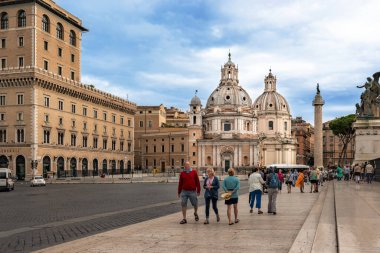 Roma, İtalya - 29 Ağustos 2015: Michelangelo 'nun Davut heykeline bakın. Boyu 17 feet ve Roma, İtalya 'da mermer kopyasından oyulmuş.