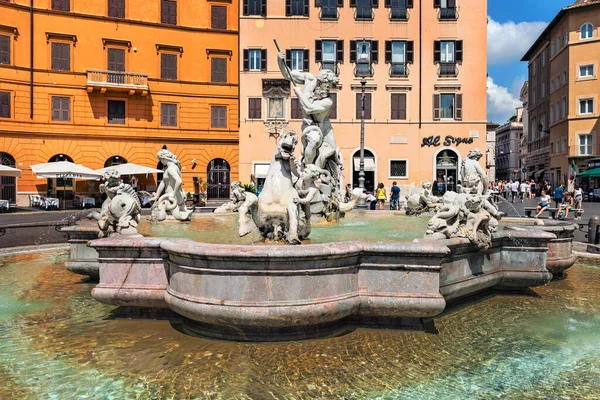 Rom Italien August 2014 Touristen Besuchen Den Neptunbrunnen Auf Der — Stockfoto