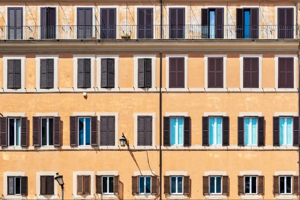 Vue Sur 19Ème Siècle Mur Construction Avec Fenêtres Campo Fiori — Photo