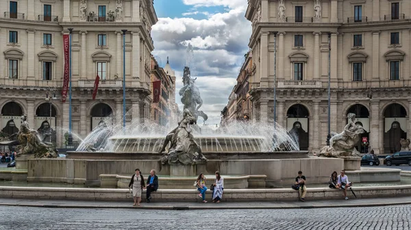 Roma Itália Setembro 2014 Turistas Fonte Das Naiades Piazza Della — Fotografia de Stock