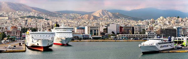Pireus Greece September 2014 Big Ferries Boats Passenger Port Piraeus — Stock Photo, Image