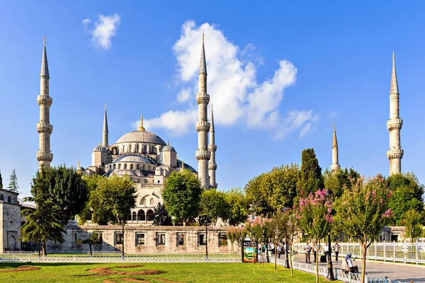 Istanbul Turkey Sept 2014 Tourists Visiting Sultan Ahmed Mosque Known — Stock Photo, Image