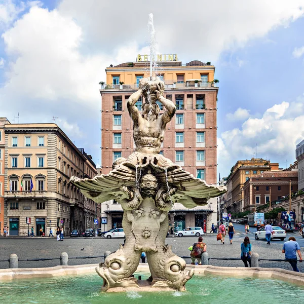 Rom Italien September 2014 Touristen Spazieren Den Brunnen Del Tritone — Stockfoto