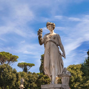Pincio Terrace 'daki heykele bakın Piazza del Popolo, Roma, İtalya.