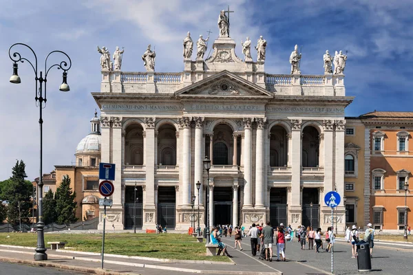 Rom Italien August 2014 Touristen Besuchen Die Lateranbasilika Johannes Rom — Stockfoto