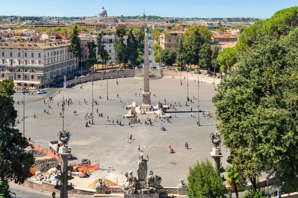 ローマ イタリア 2014年9月2日 有名なフラミニオ オベリスクを背景にしたローマの街並みとポポロ広場の空中風景 — ストック写真