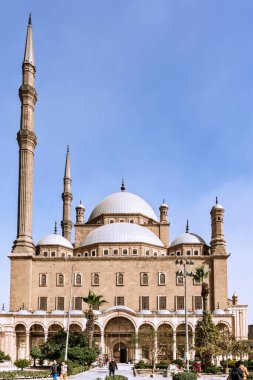 Kahire, Mısır - 6 Ocak 2015: Selahaddin Kalesi, Eski Kahire 'deki Muhammed Ali Camii' ne bakın