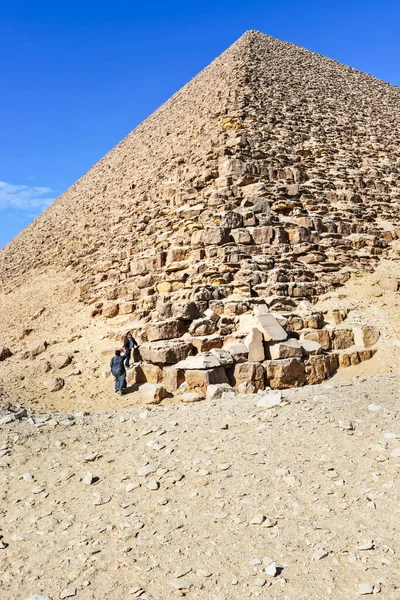 Dahshur Cairo Egitto Gennaio 201 Turisti Che Visitano Piramide Rossa — Foto Stock