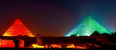 Gece Giza Piramitleri 'ndeki manzara ışık ve ses gösterisi sırasında, Kahire, Mısır.