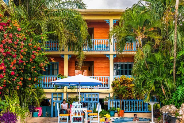 Flores Guatemala December 2016 Tourists Hotel Casona Isla Rest Area — Stock Photo, Image