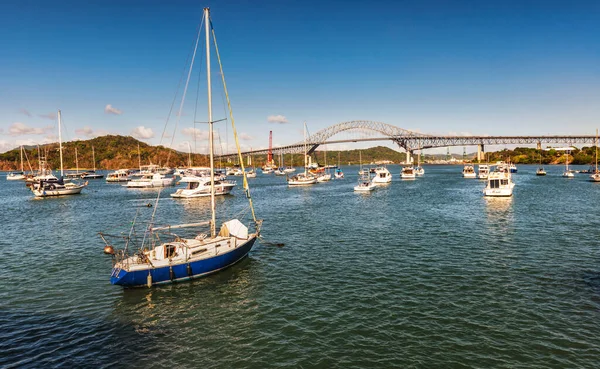 Ciudad Panamá Panamá Febrero 2017 Pequeños Barcos Puente Las Américas — Foto de Stock