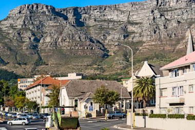 Cape Town, Güney Afrika - 11 Mayıs 2016: Arka planda Masa Dağı, Güney Afrika 'daki Cape Town binalarına bakın.