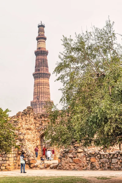 Delhi Indien Nov 2018 Turister Besöker Qutub Eller Qutab Den — Stockfoto