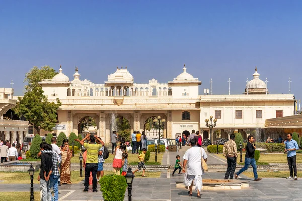 Udaipur Indien November 2019 Touristen Besuchen Stadtpalast Udaipur Rajasthan Indien — Stockfoto