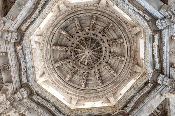 Weißer Marmor Dekorative Geschnitzte Decke Ranakpur Jain Tempel Desuri Tehsil — Stockfoto