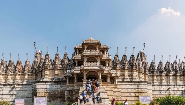 Ranakpur Indien Oktober 2018 Touristen Besuchen Berühmten Jain Tempel Ranakpur — Stockfoto