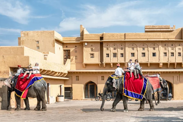 Amer India Novembre 2018 Turisti Elefanti Amber Fort Situato Amer — Foto Stock