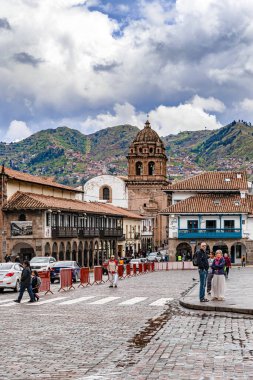 Cusco, Peru 2 Nisan 2019 'da Peru' daki Cusco şehrinin merkezinde bulunan Merhametli Hanımefendimiz Iglesia de La Merced Manastırı 'na bakın.