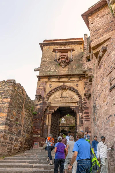 Ranthambore Rajasthan Indien Nov 2018 Turister Kommer Misradhara Gate Huvudentrén — Stockfoto