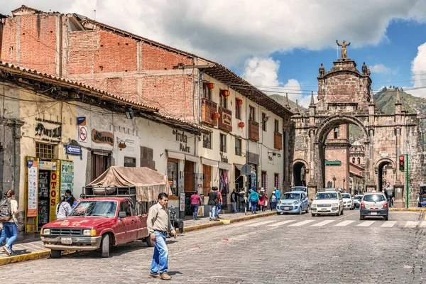 Cusco Peru Dubna 2019 Pohled Provoz Ulici Starými Koloniálními Budovami — Stock fotografie