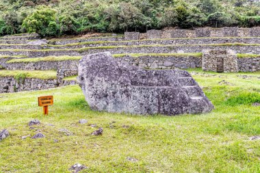 Peru 'daki Cusco yakınlarında antik İnka şehri Machu Picchu' daki Seremoni Kayası 'na bakın.. 
