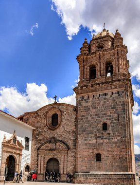 Cusco, Peru - 11 Nisan 2019: Kilisenin koloni yapısına ve orijinal Qorikancha 'nın üzerinde bulunan Santo Domingo Manastırı, Aziz Dominic Manastırı' na bakın..
