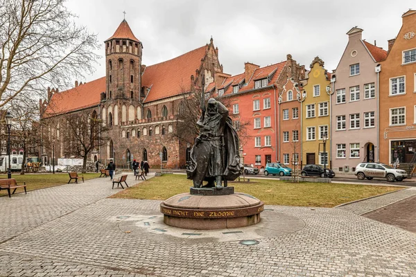 Gdansk Polonia Febrero 2019 Vista Caballero Medieval Monumento Guerrero Iglesia —  Fotos de Stock