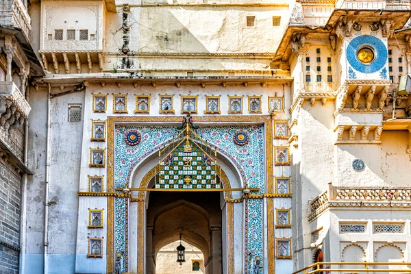 Udaipur Rajasthan Hindistan Daki Şehir Saray Binasının Cephesine Bakın — Stok fotoğraf