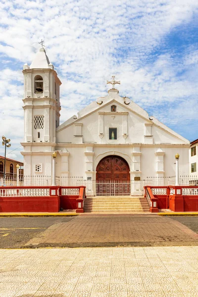Las Tablas, Panama - 11 Ocak 2020: Las Tablas, Panama 'daki Santa Librada Kilisesi cephesine bakın.