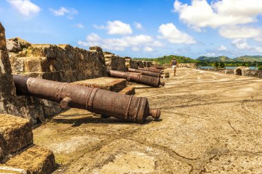 UNESCO Dünya Mirası San Jeronimo Kalesi, Panama 'nın Portobelo kentindeki 17. yüzyıl askeri takviyelerinin muazzam bir örneğidir..
