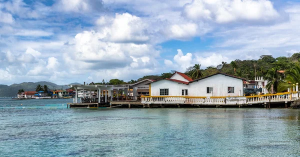 Pohled Palmy Moře Domy Pobřeží Isla Grande Provincie Colon Panama — Stock fotografie