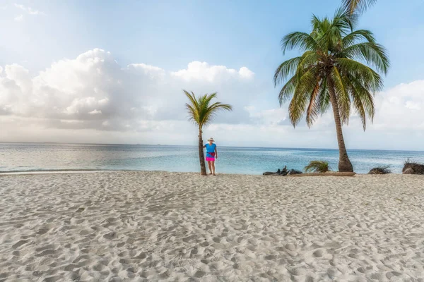 San Blas Panama Lutego 2020 Kobieta Turystka Pod Palmą Pięknej — Zdjęcie stockowe