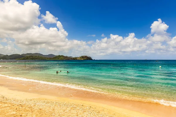 Portobelo Isla Grande Panama Února 2020 Lidé Koupající Karibském Moři — Stock fotografie