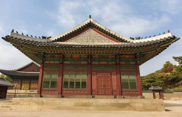 Sonbahar Seul Güney Kore'de Deoksugung Sarayı 