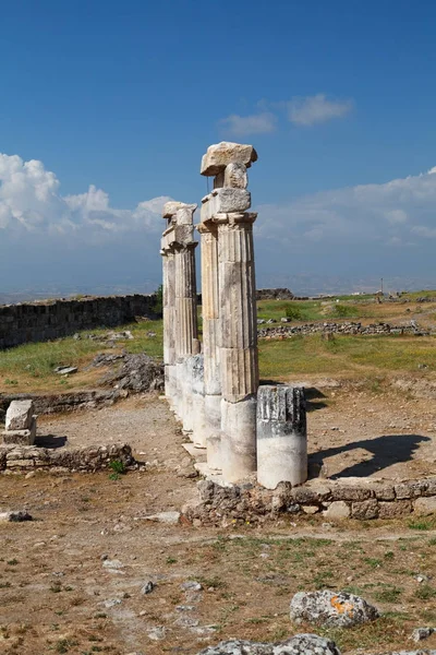 Ruinen der antiken Stadt Hierapolis. pamukkale. Truthahn. — Stockfoto