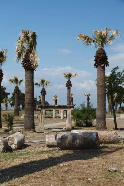 Ruïnes van de oude stad van Hierapolis. Pamukkale. Turkije. — Stockfoto