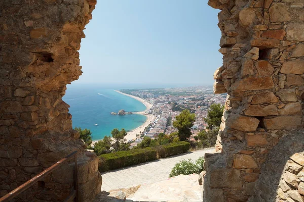 Veduta Blanes Attraverso Arco Pietra Castello San Giovanni Costa Brava — Foto Stock