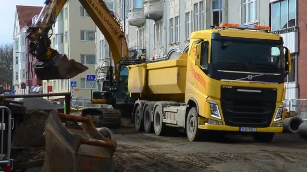 Pelle Sur Chantier Dans Une Rue Ystad Suède Marsch 2018 — Video